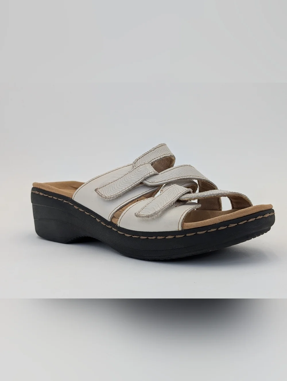 Clarks Merliah Karli Sz 7.5 White Ripple Cushioned Textured Leather Wedge Sandal